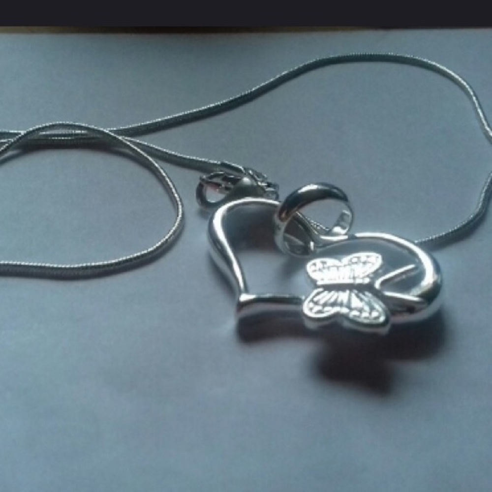 (Only have 1) Sale TONIGHT!! Butterfly 🦋 Necklace - Picture 4 of 8